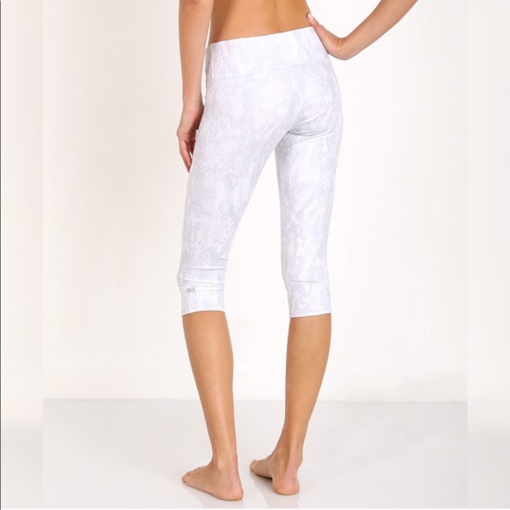 Alo White Airbrush Python Capris - image 2
